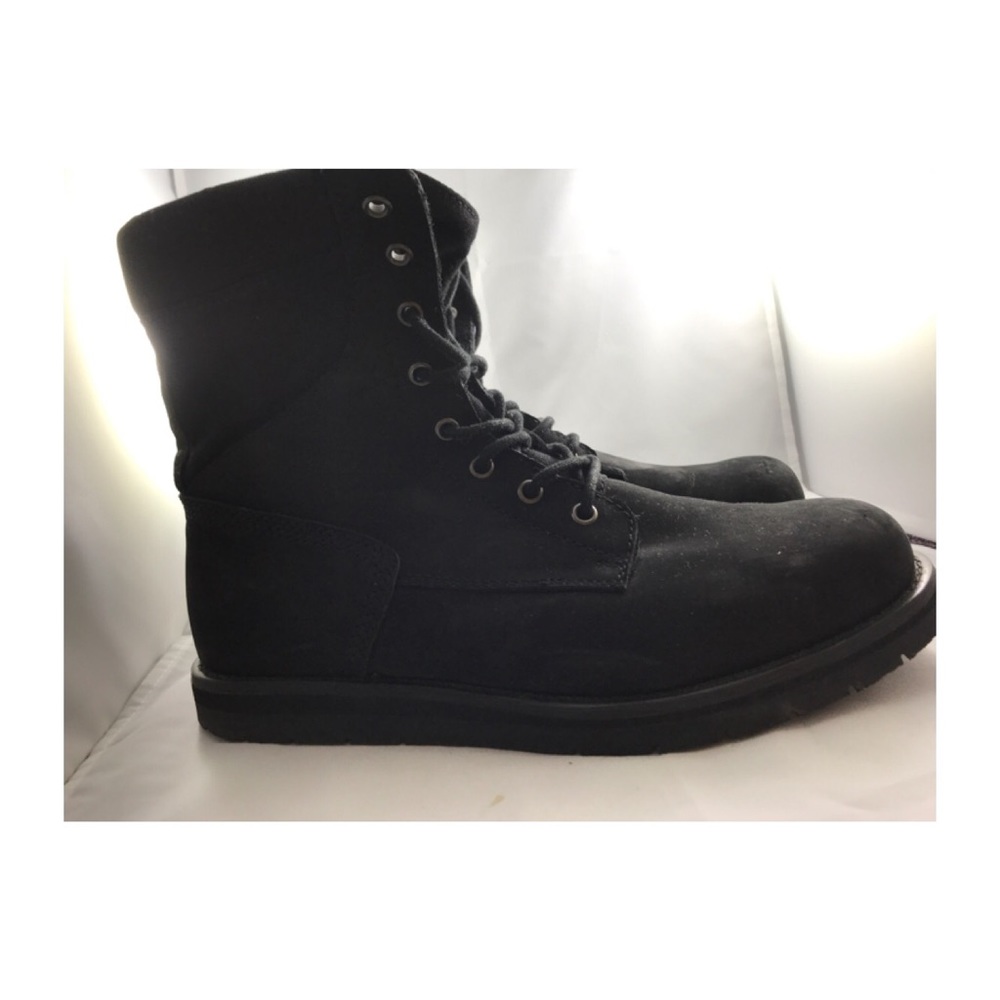Oak boot in black suede